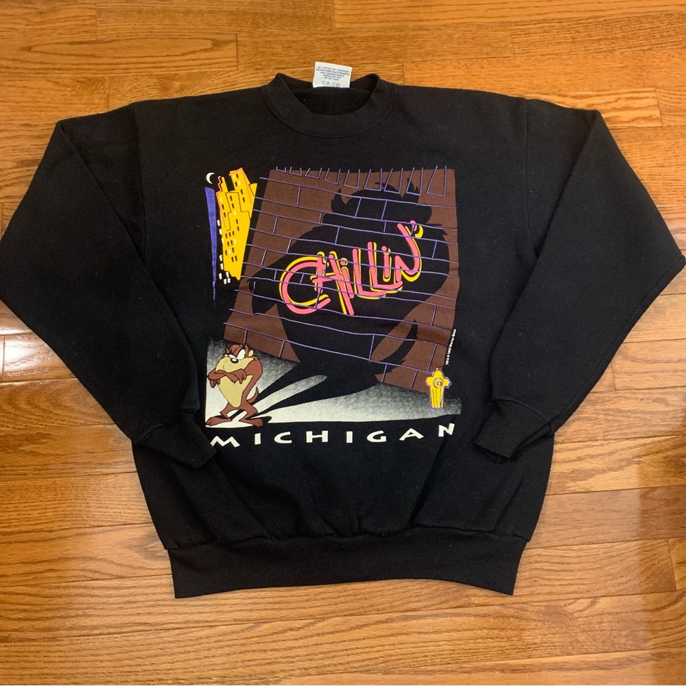 Vintage Taz 1993 Chillin Michigan Sweatshirt Crewneck Adult size medium